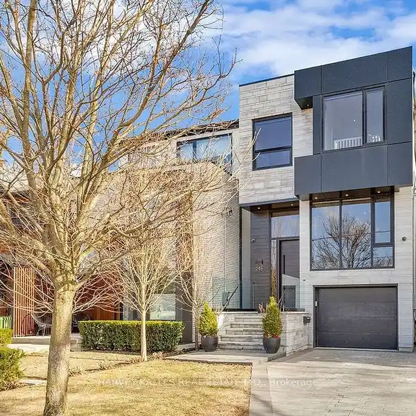 EXQUISITE HOME IN COVETED JOHN WANLESS