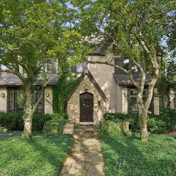 ARTISAN ESTATE WITH UNMATCHED HISTORIC CHARM