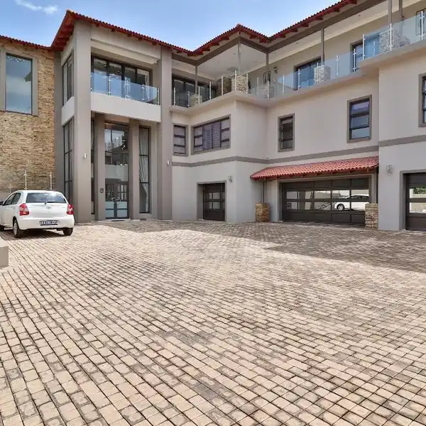 AMAZING TRI-LEVEL HOME