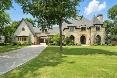 Sophisticated Living in the Bluffs at Stone Canyon