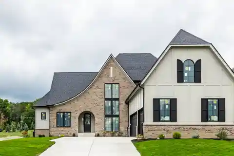 Stunning Modern Home in Gated Holliday Farms