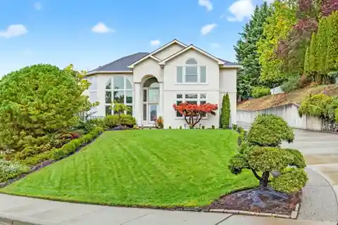 Elegant East Medford Estate with Panoramic Valley Views