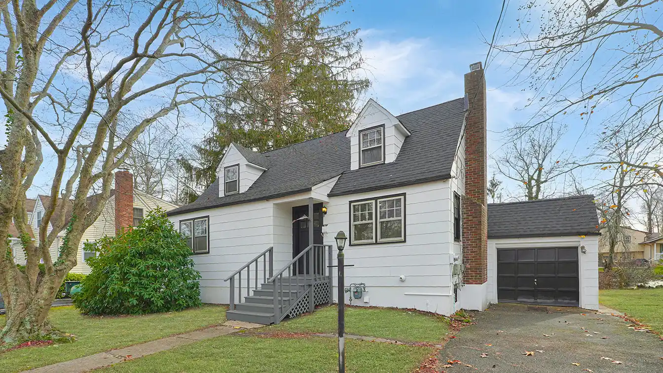 Charming Cape Cod Home in Oakhurst