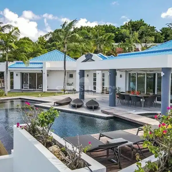 LAGOON-VIEW VILLA IN PRESTIGIOUS AQUAMARINA COMMUNITY