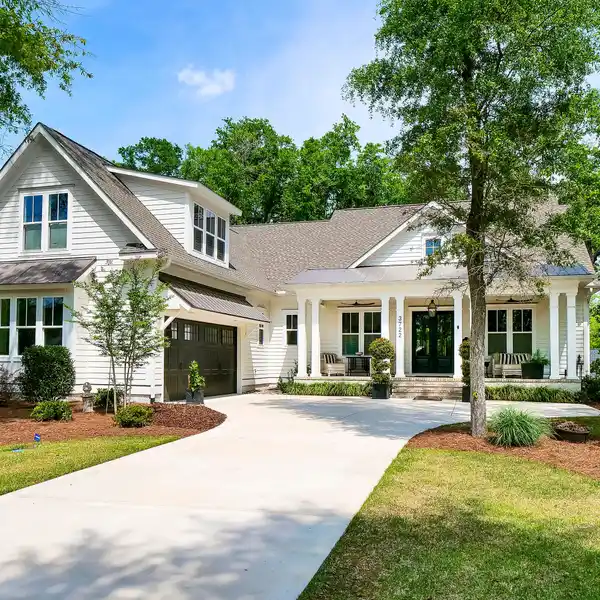 LIKE-NEW CUSTOM HOME IN RIVER BLUFFS