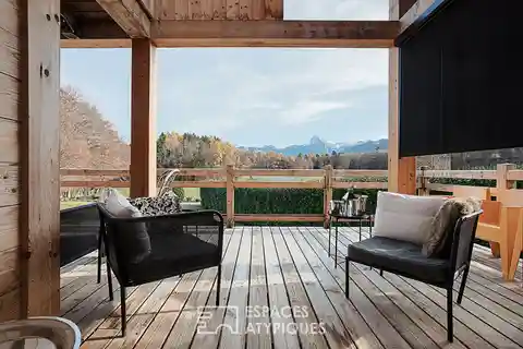 Architect-Designed Chalet with Stunning Mountain Panorama