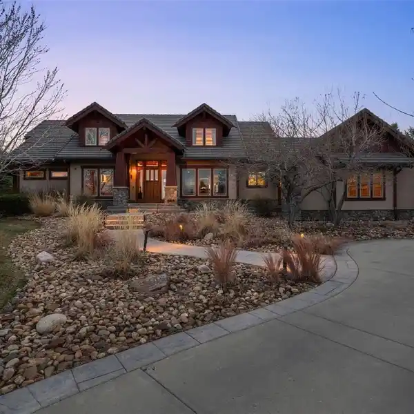 EXCEPTIONAL CUSTOM CRAFTSMAN HOME