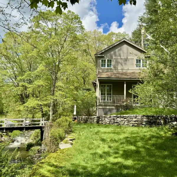 RENOVATED ANTIQUE HOME WITH LUXURY AMENITIES