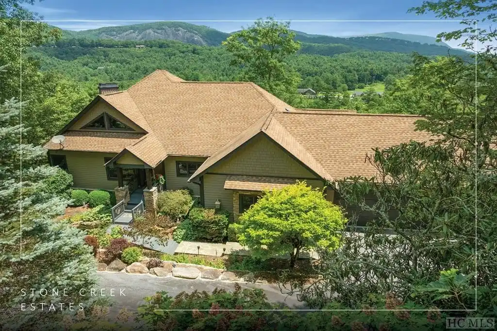 Relaxed Mountain Living in a Scenic Gated Community