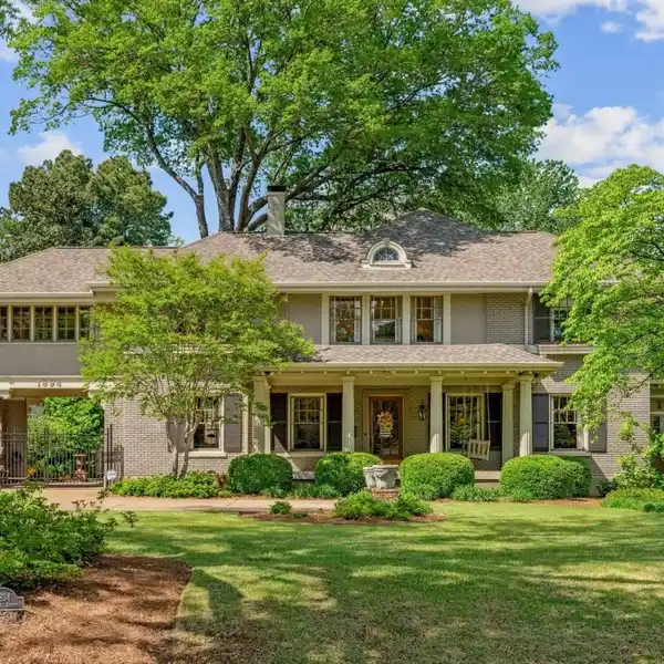METICULOUSLY MAINTAINED CENTRAL GARDENS HOME