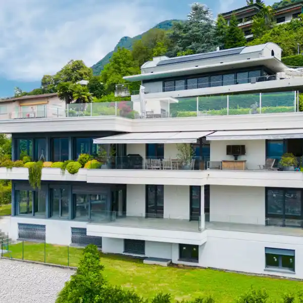 COMPLETE YOUR LAKE-VIEW APARTMENT