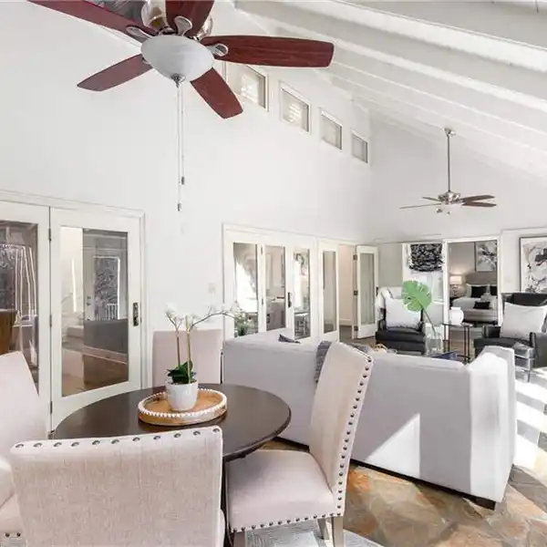 LUXURY LIVING MEETS TRANQUILITY