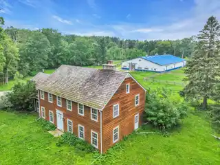 Private Country Haven with Horse Barn & Fields