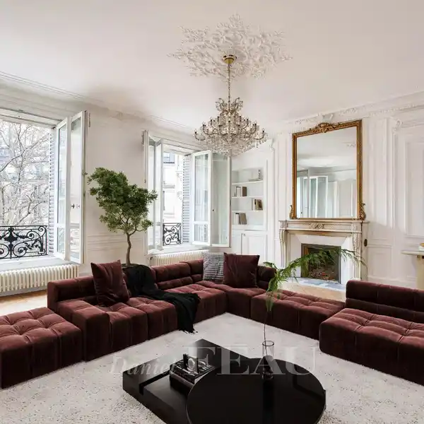 BRIGHT CLASSIC FLAT WITH LIFT AND CELLAR