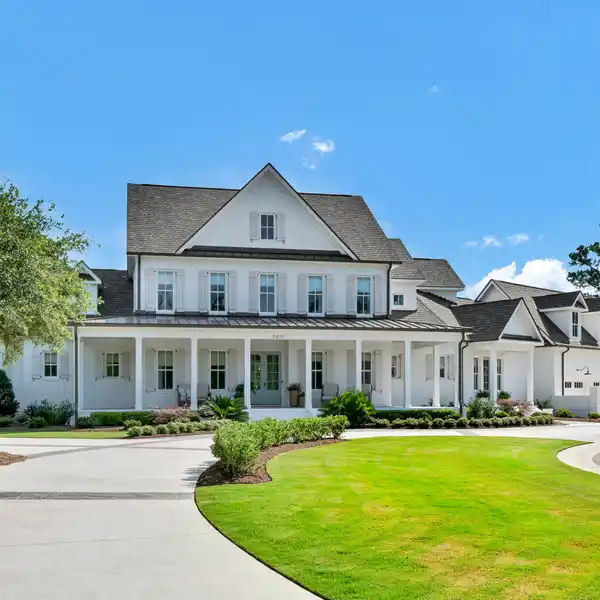LANDFALL STUNNER OVERLOOKING THE NICKLAUS MARSH GOLF COURSE