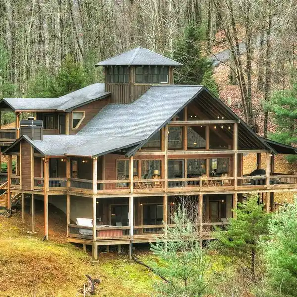 SERENITY AND GRANDEUR IN A PRIVATE MOUNTAIN COMMUNITY