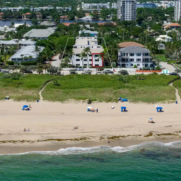 MAGNIFICENT TOWNHOME WITH DIRECT OCEAN VIEWS