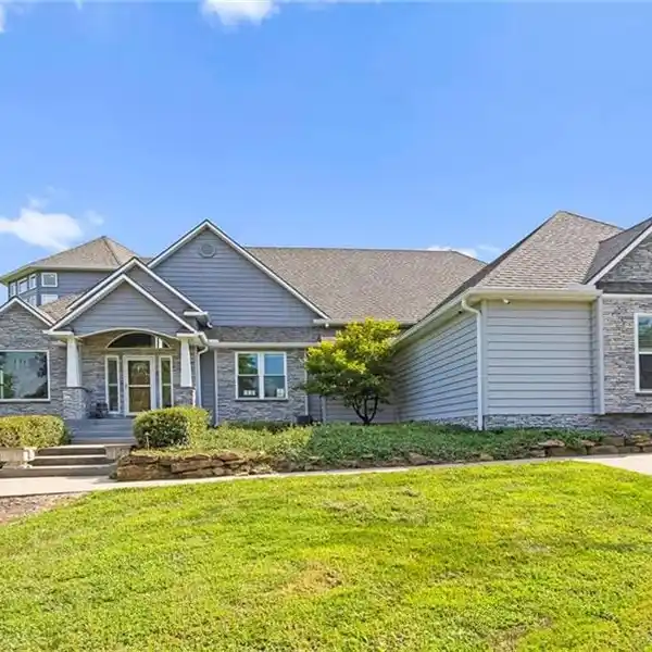 SPECTACULAR ARCHITECTURALLY CUSTOM-DESIGNED HOME