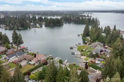 Stunning Lake Tapps Waterfront Homestead