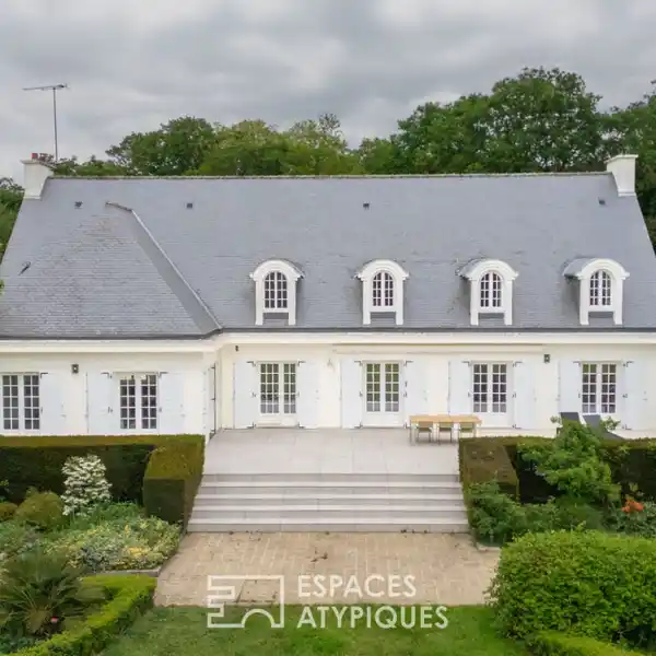 ELEGANT COUNTRY ESTATE WITH POOL AND TENNIS COURT