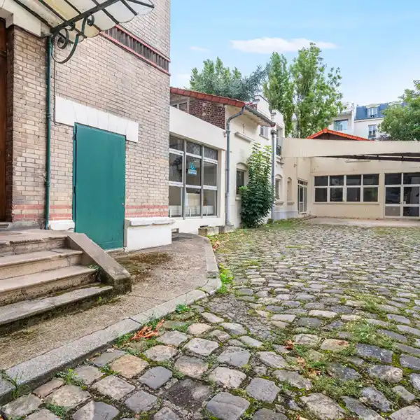 UNIQUE TOWNHOUSE IN THE HEART OF CHARENTON