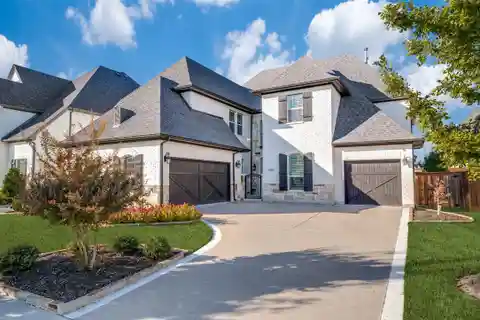 Modern Elegance with Expansive Indoor-Outdoor Living