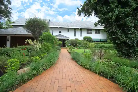 Five Bedroom House for Sale in Birdhaven