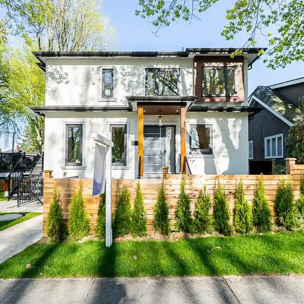 ELEGANT OPEN-CONCEPT LIVING