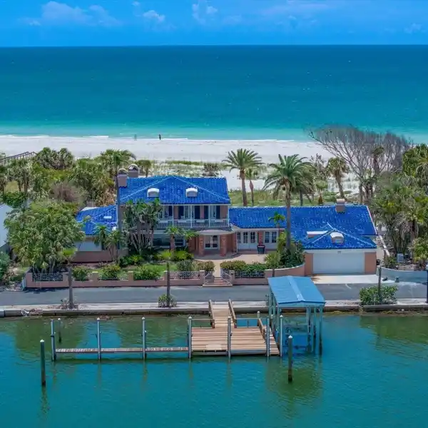 EXTRAORDINARY WATERFRONT PROPERTY ON THE GULF COAST