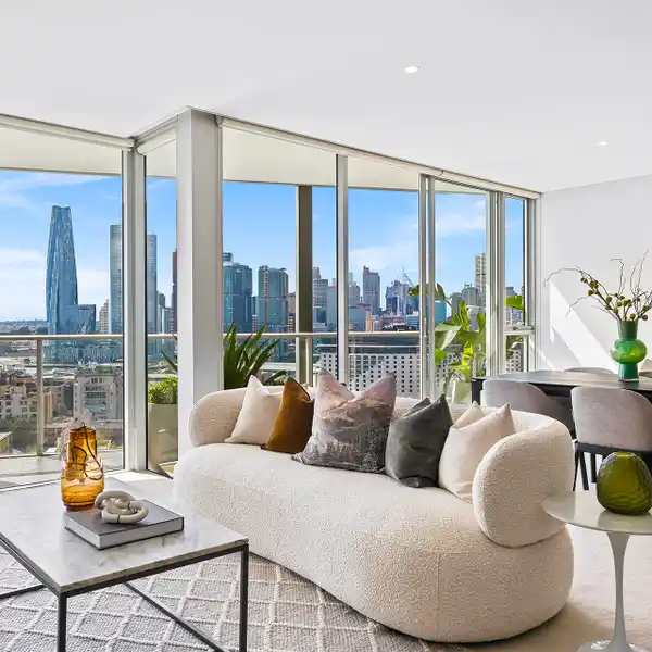 EXCEPTIONAL SUB-PENTHOUSE WITH SWEEPING VIEWS