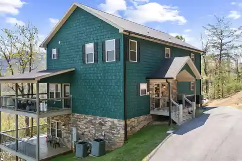A Masterful Blend of Luxury and Nature