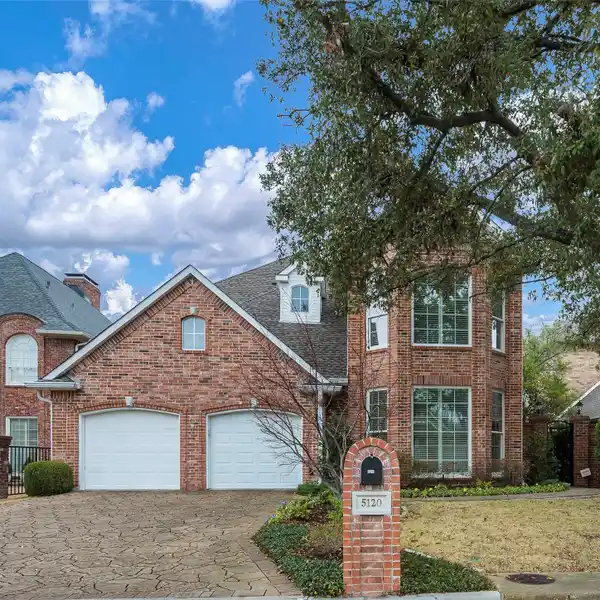 ELEGANT GOLF COURSE HOME FULL OF POTENTIAL