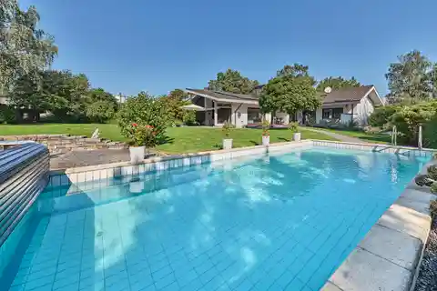 Spacious Bungalow-Style Villa