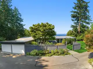 Rare Architectural One-Level Mid-Century Home