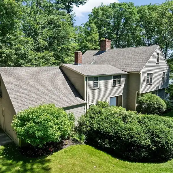 BEAUTIFUL HOME IN A SPECTACULAR CUL-DE-SAC NEIGHBORHOOD