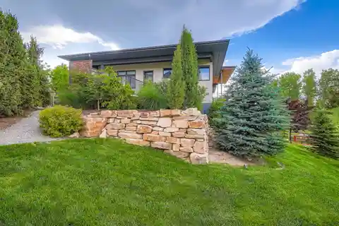 Modern Retreat with Designer Indoor-Outdoor Flow