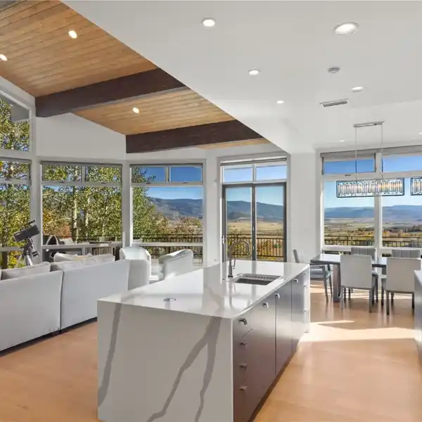 THE PINNACLE OF REFINED MOUNTAIN LIVING