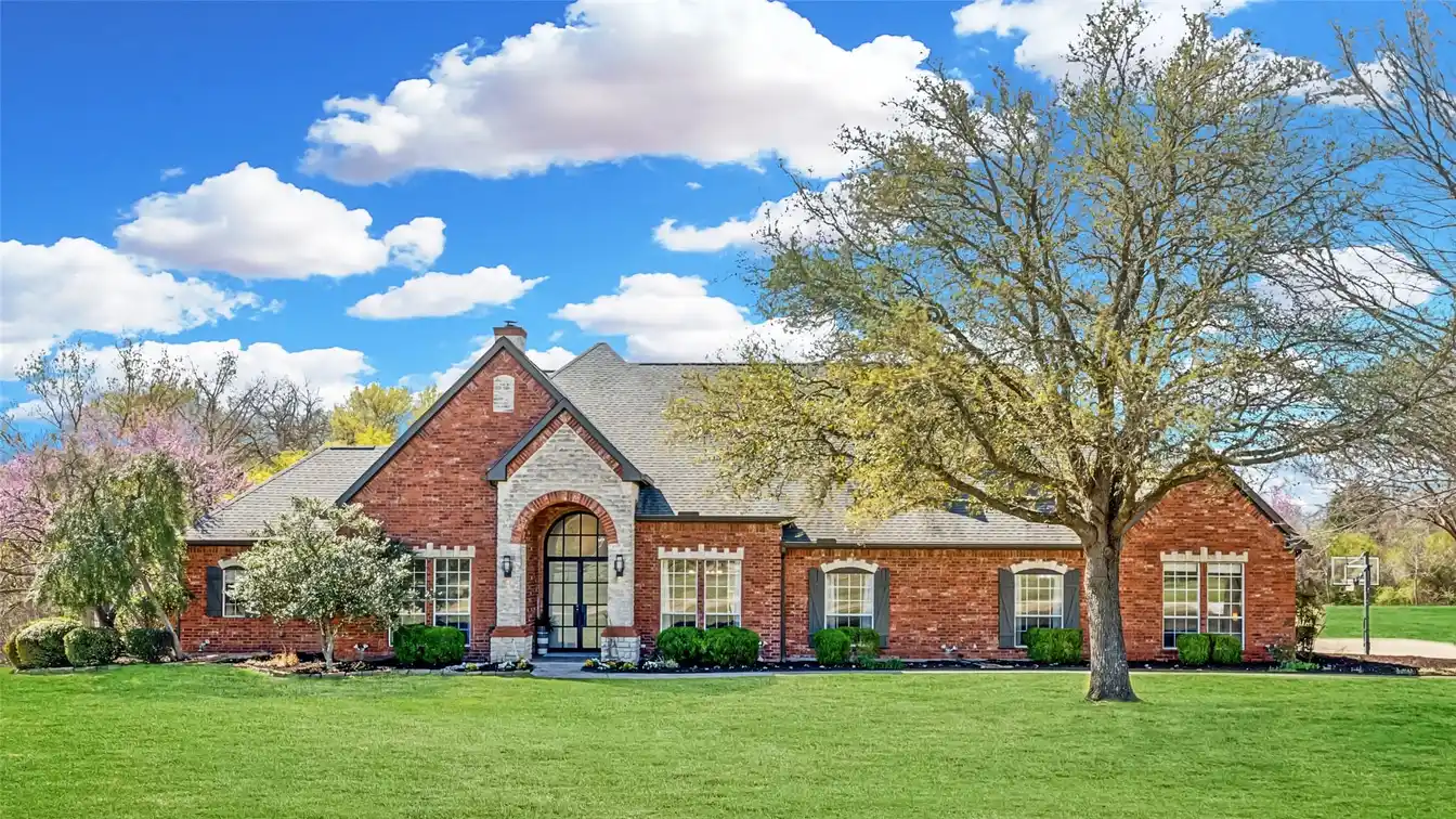 Gorgeous Updates and 2 Acres in Lovejoy Isd