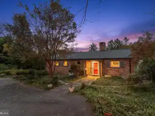Mid-Century Modern Home in Sought-After Green Acres