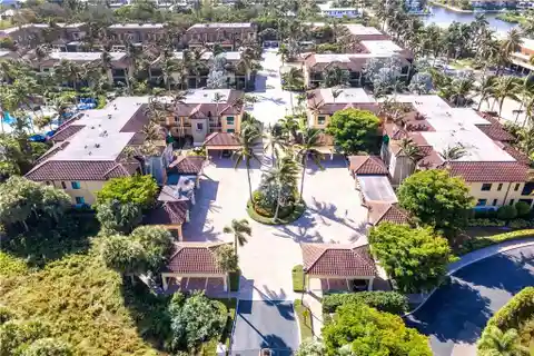 Gorgeous First Floor Condo in the Naples Bay Resort