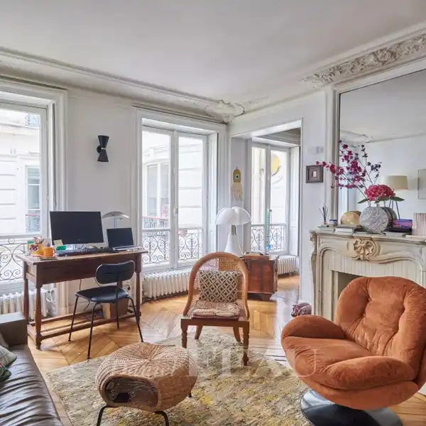 PEACEFUL FIRST FLOOR APARTMENT OVERLOOKING COURTYARD
