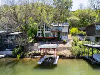 Beautifully Remodeled Contemporary Lakefront Residence