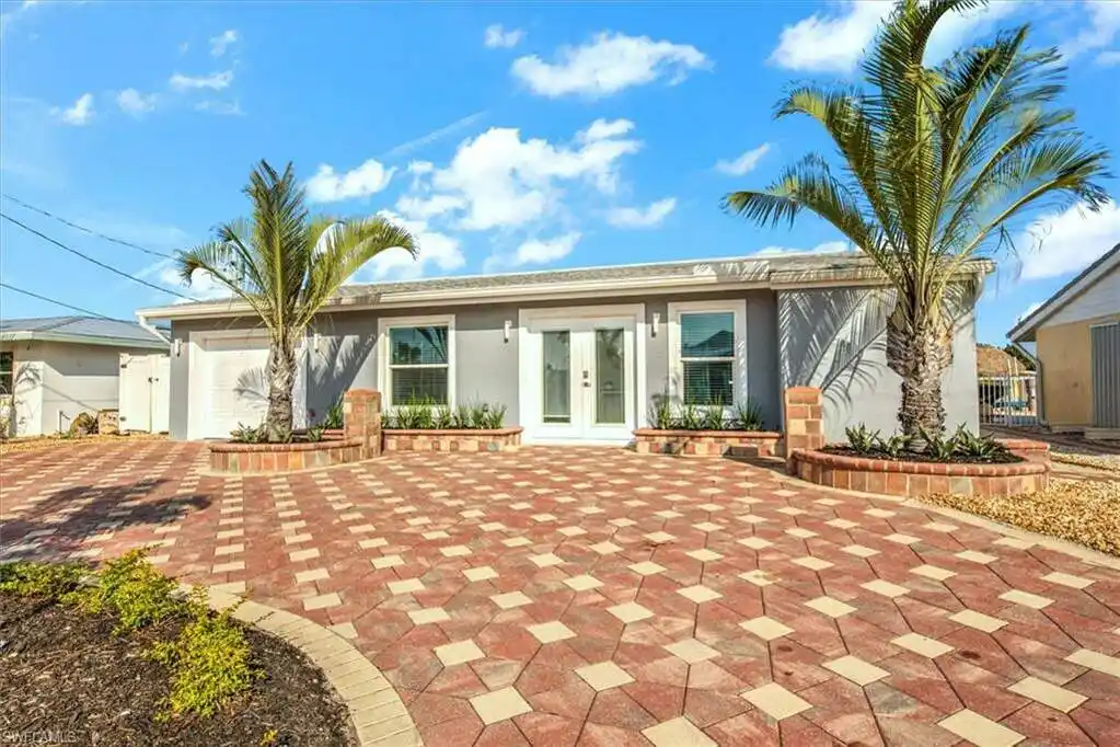 Totally Remodeled Direct Gulf Access Pool Home