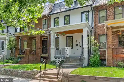 Beautifully Reimagined Petworth Rowhome