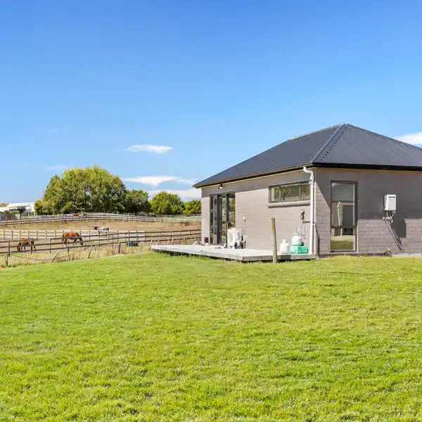 DUAL LIVING LIFESTYLE RETREAT IN KARAKA