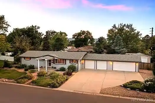 MID-CENTURY CHARM IN ABERDEEN VILLAGE