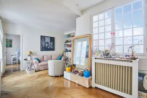 Quiet Apartment Overlooking Courtyard
