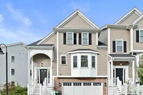 Elegant Townhome with Gourmet Kitchen and Spacious Design