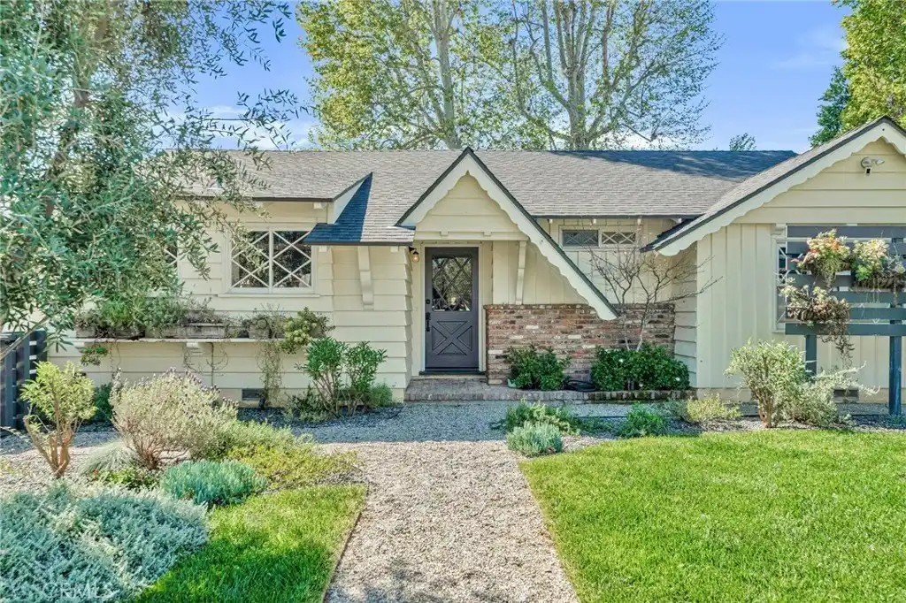 Exquisite Estate in the Heart of Walnut Acres
