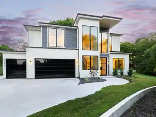 Private Creekside Retreat Near White Rock Lake